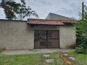 Casa com piscina a 300m da praia